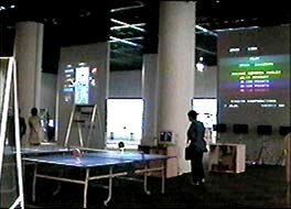 ゲームを素材にしたインスタレーション展示、数々のゲームインターフェースや関連グッズの展示、そして実際に遊べるゲームが数多く設置されている