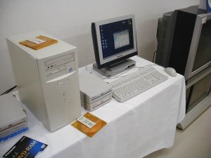 DVD-RAMドライブでは秋に発売される予定のエンコードボードを使ったデモや、高速アクセスぶりが紹介された 