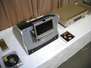 DVD-Audioに対応したカーステレオ製品『DVR909』も展示された 
