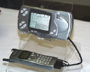 '99年6月に発表された、ワンダーゲートのプロトタイプ。今回の製品版では、通信アダプターが白色の半透明タイプになった