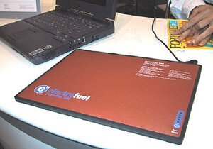 ノートPC用の外付けバッテリー『PowerPad 210』