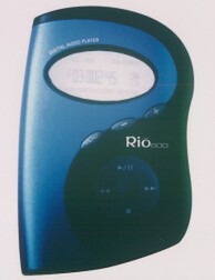 『Rio 600』。フロントパネルのはめ込み式フェイスプレートは取り替え可能で、8月下旬の本体発売時には赤/白/緑の3種類のプレートをオプションで販売する 