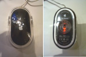 オプティカル方式のマウス、Apple Pro Mouse。丸みを帯びた長円形で、裏側はセンサーが怪しく光る
