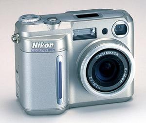 ASCII.jp：ニコン、コンパクトカメラタイプの300万画素デジタルカメラ 