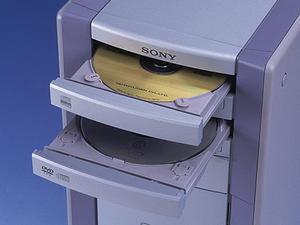 CD-RWとDVD-ROMドライブ