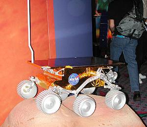 NASAのジェット推進研究所と共同開発しているという、火星の地表探査機