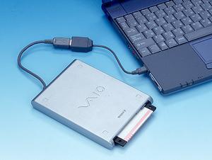 PCG-Z505VR/Kに付属の小型USB端子専用アダプタ