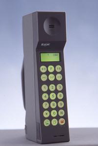 ASCII.jp：第1回 NTT移動通信(NTTドコモ)・TZ-803B 携帯電話 (2/2)