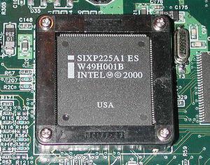 インテルのネットワークプロセッサ『IXP225』