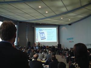 シーメンス社の発表会では、Windows CEベースのスマートフォンが発表された