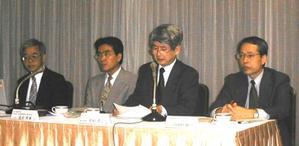 富士通の幕田部長、日立の塩谷センター長、INTAPの若松専務理事、日本電気の羽田野部長