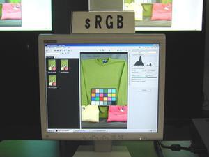 “sRGB””対応の液晶ディスプレー