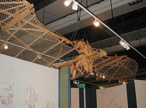 有名なダ・ヴィンチの“飛行機械”の実物大模型