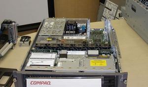 『Compaq ProLiant DL380』の内部