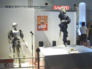『Pb-BZ007』とお笑いロボット