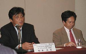 日本テレコムコンシューマー事業部CDNプロジェクトの盛田仁部長と、日本HPビジネスカスタマ事業統括本部マーケティング本部の松本光吉本部長