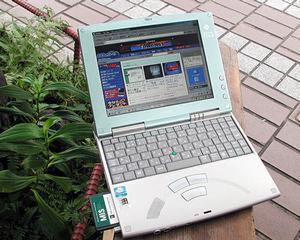 報道陣に貸し出されたカシオ計算機(株)のモバイルノートパソコン『FIVA』
