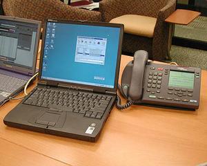 ノーテルのIP電話機『i2004』と、SIPベースのパソコン用電話会議ソフト