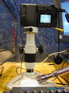 『COOLPIX995』を装着できる顕微鏡