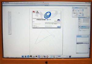 マクロメディア(株)は、7月に発売したグラフィックソフト『Macromedia FreeHand 10 日本語版』と『Macromedia Flash 5 Freehand Studio 日本語版』のMac OS X対応版を出品していた