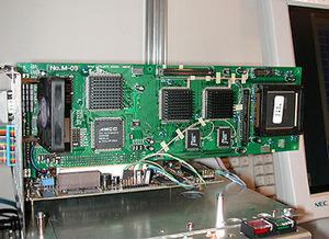 従来のFPGAに比べて演算機能を強化したRHW(Reconfigurable Hardware:プログラム可能ハードウェア)を搭載した、画像処理ボード