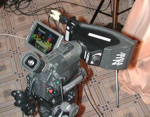 市販のビデオカメラのレンズ部分に装着して立体画像を撮影可能にする『Nu-View』