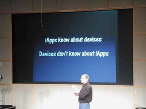 iAppsはデバイスについて“知っている”のであり、デバイスがiAppsを知っているわけではない、と強調するジョブズ氏。だが、もしそんなデバイスがあったら……