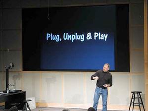 “Plug, Unplug & Play”。これがiPodの提案する新しい音楽の楽しみ方だ