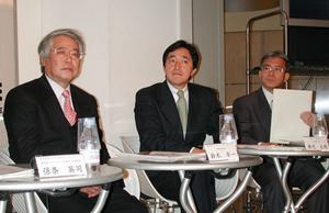 (左から)IIJ代表取締役社長の鈴木幸一氏、日本オラクル代表取締役社長の新宅正明氏、シスコシステムズ代表取締役社長の黒澤保樹氏が出席した(3社はCDN JAPAN幹事会社)