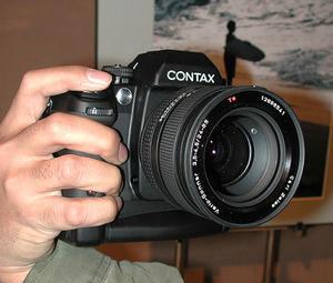 『CONTAX N DIGITAL』は初めて35mmフィルムサイズのCCD画像センサーを搭載したデジタルカメラ
