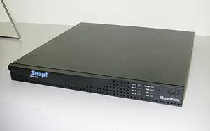 日本クアンタム ストレージ(株)の1Uラックマウントタイプのネットワークアタッチドストレージ(NAS)製品『Snap Server 4100』