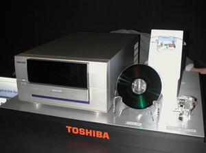 東芝が2002 CESで新しく発表した、片面単層30GB容量を持つ次世代書き換え型DVD規格