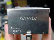 メーカーのKuang Thousand Technologyの略と思われる「KUTHTEC」の刻印がある