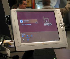 マイクロソフトがブースで展示していた、台湾ビューソニック社のMira端末