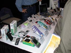 おなじみ(株)アイ・オー・データ機器のブース。Pocket PC用の周辺機器なども堂々と展示している。もっとも、ソフトウェアの展示などでも、Palm機だけでなくPocket PCにも対応するといって『iPaq』を持ち込んでいることろは多かった