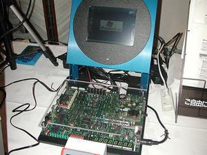 会場で展示された、PXA 250開発ボード『DBPXA250 Development Platform』上で動作する、Windows CE.NET