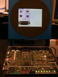組み込み系メーカーは、インテルの提供する評価用ボードを使って展示を行なっていた。これは、米PalmSource社によるPalm OS 5.0のデモ