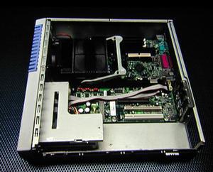 発熱量の多いプロセッサーを小さな筐体に入れるためのリファレンスモデル