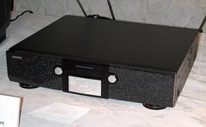 三洋電機の試作品。iVDRを使ったハードディスクビデオレコーダー
