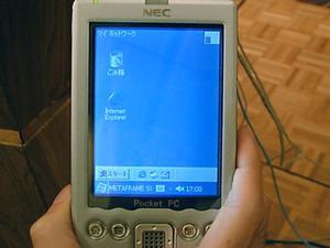 PDAの画面上に表示されWindowsのデスクトップ