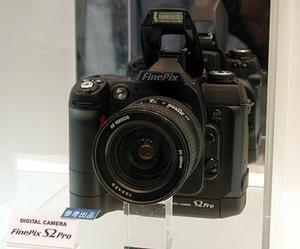 富士写真フイルム(株)が6月に発売を予定している一眼レフデジタルカメラ『FinePix S2 Pro』