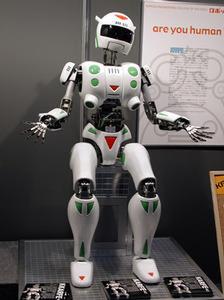 日本工学院八王子専門学校が4月に開設するロボット科の教材として開発した『KARFE(カーフィー)』