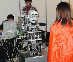 早稲田大学ヒューマノイド研究所の頭部ロボット『WE-4』
