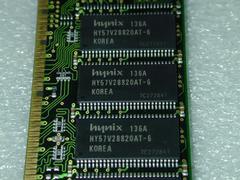 メモリチップは166MHzスペックのHyundai製HY57V28820AT-6を搭載