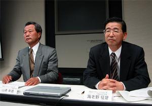 左からNECソリューションズのITソリューションマーケティング事業本部長である山崎幸雄氏と、ソリューションズ開発研究本部長である海老野柾雄氏
