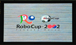 会場ディスプレイに映し出されたロボカップ2002 福岡・釜山のロゴ