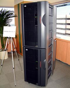 『HP NonStop S86000 server』『HP NonStop S76000 server』(モックアップ)