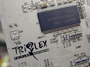 Triplexロゴと3.6ns DDR SDRAM