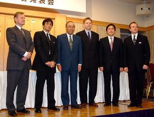 発表会に出席した日本HP代表取締役の寺澤正雄氏ら