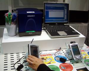 NTTドコモが参考出品していた、PDAとCF型PHSを組み合わせた“PDA Wake On Ring”